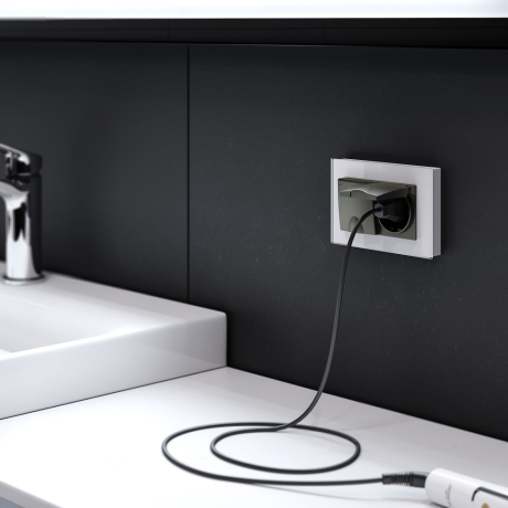 Розетка двойная влагозащищенная с заземлением и со шторками, без рамки с крышкой Werkel черный матовый W1172208