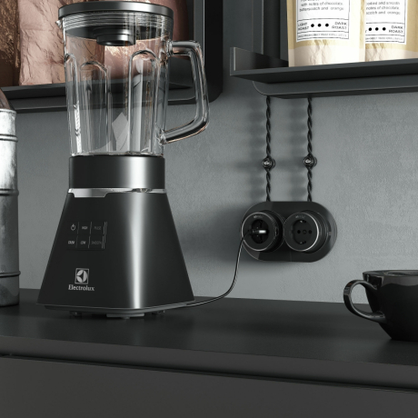 Розетка с заземлением (черный матовый/хром) Vintage Werkel W5871051