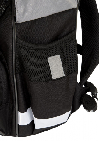 Нарушена упаковка!  <712387> Рюкзак Schoolformat BASIC ОТКРЫТЫЙ КОСМОС 13 л черн. 38х28х16 жестк. каркас 1 отд. молния держатель д/карточек, брелок, д/мальчиков РЮКЖК-ОК (247703)