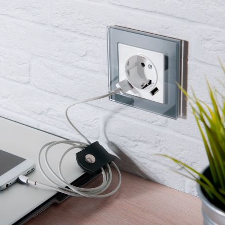 Розетка с заземлением и со шторками и 2хUSB, без рамки Werkel белый W1171501