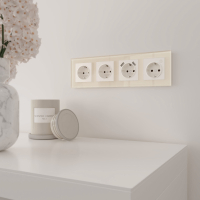 Рамка на 4 поста Favorit (молочный, стекло) Werkel W0041141