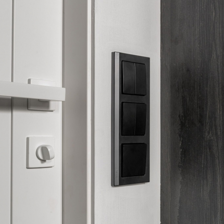 Рамка на 3  поста (черный) Werkel W0031808