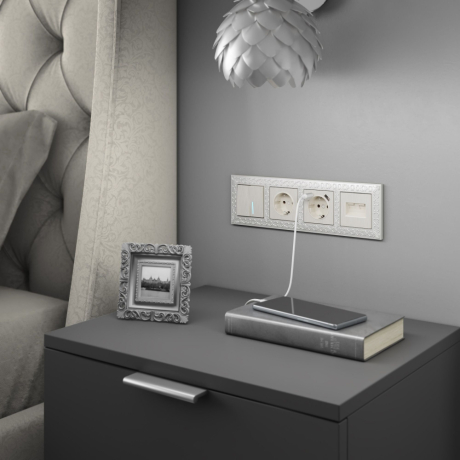 Розетка с заземлением (перламутровый рифленый) Werkel W1171013