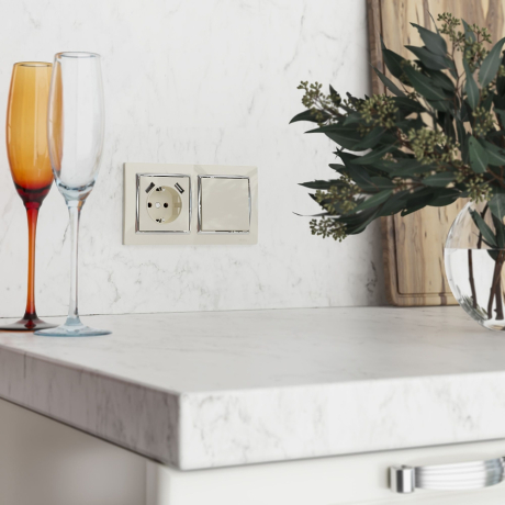 Розетка с заземлением и со шторками и 2хUSB, без рамки Werkel слоновая кость W1171503