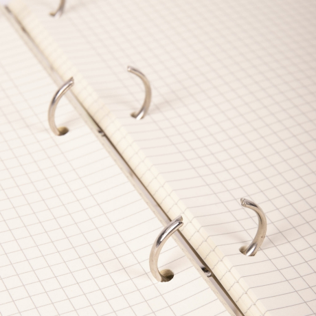 Нарушена упаковка!  <402520> Тетрадь на кольцах БОЛЬШАЯ А4 (240х310 мм), 120 листов, под кожу, клетка, BRAUBERG "Main", черный, 404509 (404509)